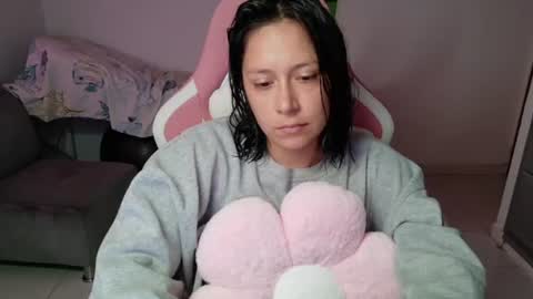 Snapshot of hot_mommymia chatting on 06.30.26 Mia online show from 06.30.26