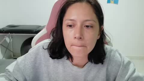 Snapshot of hot_mommymia chatting on 07.08.26 Mia online show from 07.08.26