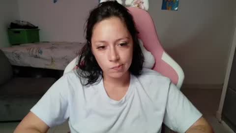 Snapshot of hot_mommymia chatting on 07.14.26 Mia online show from 07.14.26