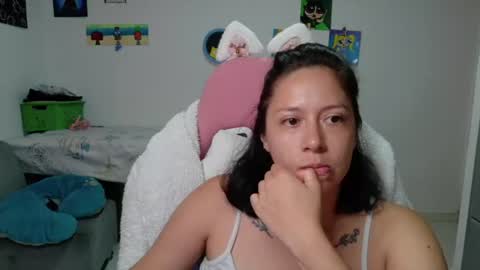 Snapshot of hot_mommymia chatting on 07.16.26 Mia online show from 07.16.26