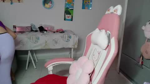Snapshot of hot_mommymia chatting on 07.22.26 Mia online show from 07.22.26