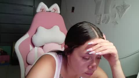 Snapshot of hot_mommymia chatting on 07.28.26 Mia online show from 07.28.26