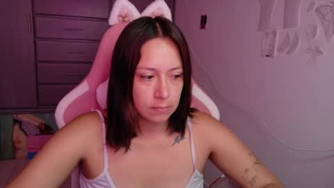 Snapshot of hot_mommymia chatting on 07.28.26 Mia online show from 07.28.26
