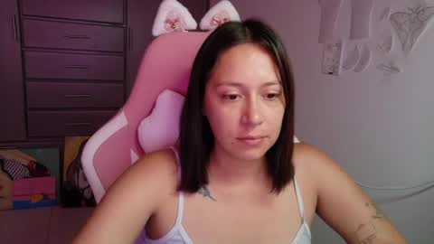 Snapshot of hot_mommymia chatting on 07.28.26 Mia online show from 07.28.26
