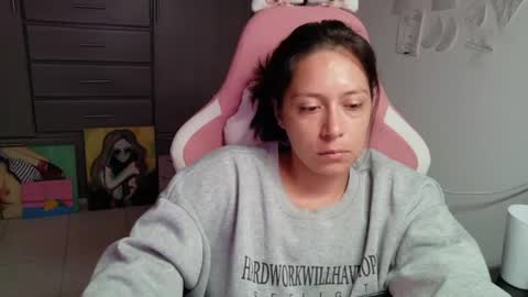 Snapshot of hot_mommymia chatting on 07.29.26 Mia online show from 07.29.26