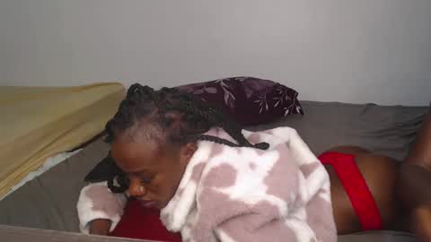 Snapshot of hot_petite1 chatting on 12.10.24 Hot petite online show from 12.10.24