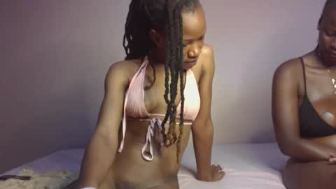 Snapshot of hot_petite100 chatting on 10.08.25 hot petite100 online show from 10.08.25