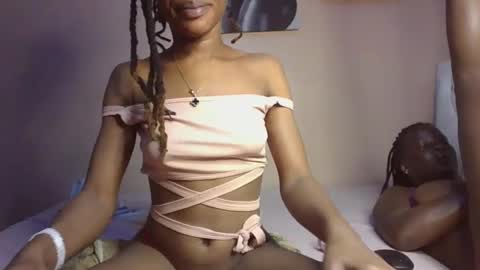 Snapshot of hot_petite100 chatting on 10.09.25 hot petite100 online show from 10.09.25