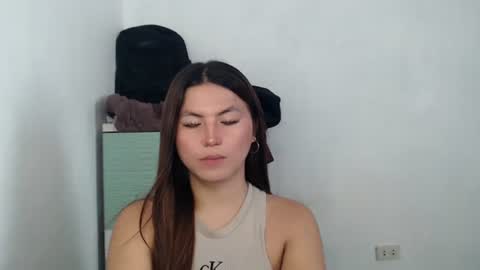 Snapshot of hot_precious_nikki chatting on 04.14.26 Nikki online show from 04.14.26