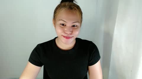 Snapshot of hot_selenaxx chatting on 10.04.25 Selena online show from 10.04.25