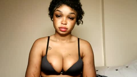 Snapshot of hot_sexxxy_baby chatting on 07.31.26 Milly online show from 07.31.26
