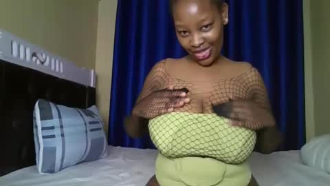 Snapshot of hot_sexxxy_bitch chatting on 05.28.26 Amanda online show from 05.28.26