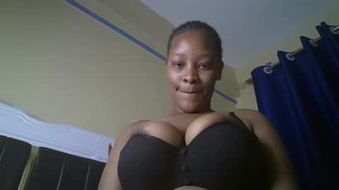 Snapshot of hot_sexxxy_bitch chatting on 06.03.26 Amanda online show from 06.03.26