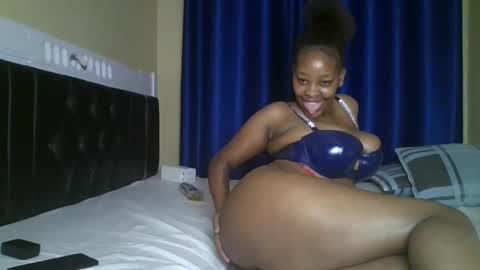 Snapshot of hot_sexxxy_bitch chatting on 06.11.26 Amanda online show from 06.11.26