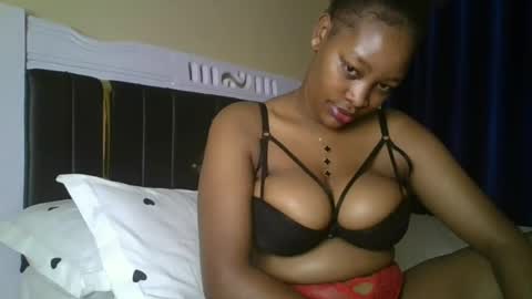 Snapshot of hot_sexxxy_bitch chatting on 06.12.26 Amanda online show from 06.12.26