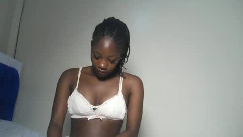 Snapshot of hot_sexxxy_girl chatting on 07.14.26 Milly online show from 07.14.26