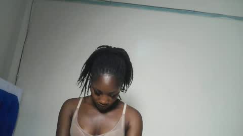 Snapshot of hot_sexxxy_girl chatting on 07.15.26 Milly online show from 07.15.26