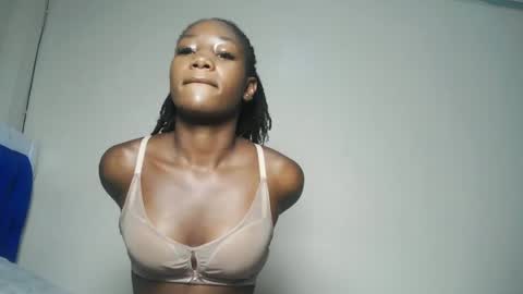 Snapshot of hot_sexxxy_girl chatting on 07.16.26 Milly online show from 07.16.26