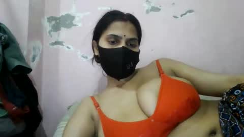 Snapshot of hot_sona chatting on 05.20.26 sona online show from 05.20.26