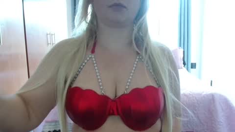Snapshot of hot_wiffe chatting on 10.02.25 couple without tabus online show from 10.02.25