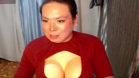 Snapshot of hotasian_mama chatting on 09.28.25 Grace online show from 09.28.25