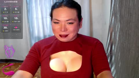 Snapshot of hotasian_mama chatting on 10.06.25 Grace online show from 10.06.25