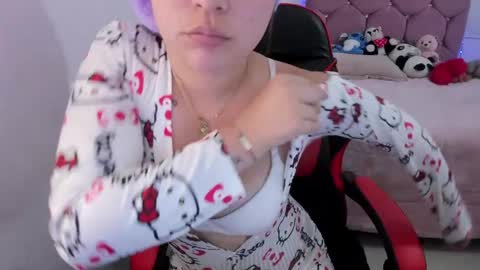 Snapshot of hotbbcwife chatting on 05.11.26 lesly and ander online show from 05.11.26
