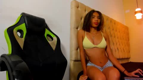 Snapshot of hotblosson chatting on 10.17.25 hotblosson online show from 10.17.25