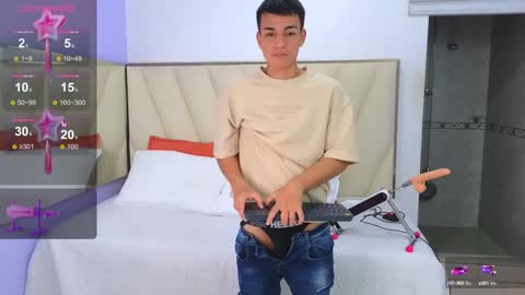 Snapshot of hotboy21_ chatting on 10.01.25 hotboy21_ online show from 10.01.25