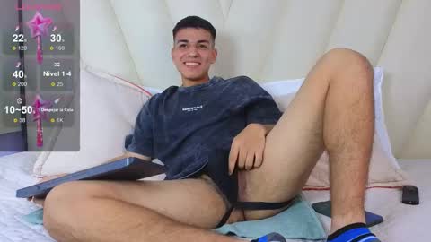 Snapshot of hotboy21_ chatting on 10.14.25 hotboy21_ online show from 10.14.25