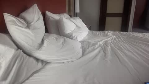 hotdogstuffer online show from 10.16.25