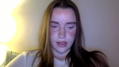 Snapshot of hoteffy chatting on 04.19.26 effy online show from 04.19.26