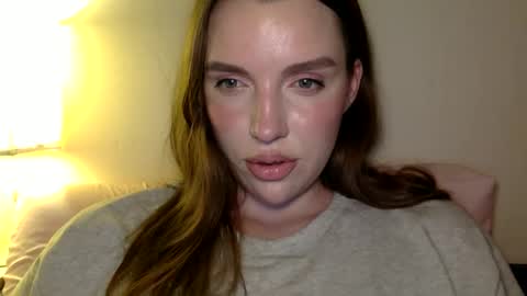 Snapshot of hoteffy chatting on 05.17.26 effy online show from 05.17.26