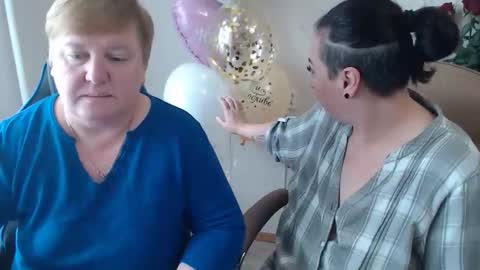 Snapshot of hotfiremommy chatting on 10.14.25 LimonkaFire online show from 10.14.25