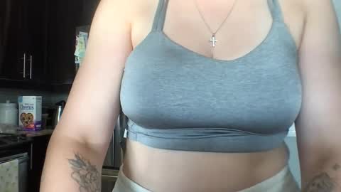 Snapshot of hotgirlbigbutt chatting on 09.08.25 hotgirlbigbutt online show from 09.08.25