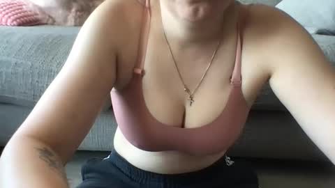 Snapshot of hotgirlbigbutt chatting on 09.19.25 hotgirlbigbutt online show from 09.19.25