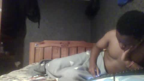 Snapshot of hotguyy001 chatting on 02.21.25 hotguyy001 online show from 02.21.25