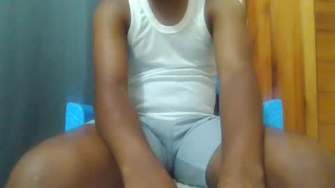 Snapshot of hotguyy001 chatting on 10.19.25 hotguyy001 online show from 10.19.25