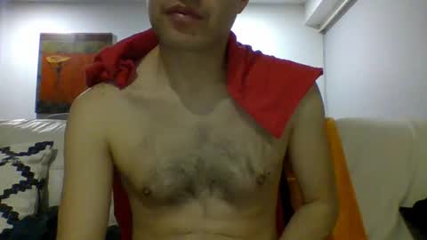 Snapshot of hotitan chatting on 10.08.25 hottitan twitter Marianoshcam online show from 10.08.25
