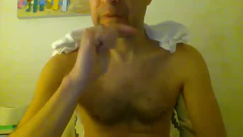 Snapshot of hotitan chatting on 10.20.25 hottitan twitter Marianoshcam online show from 10.20.25