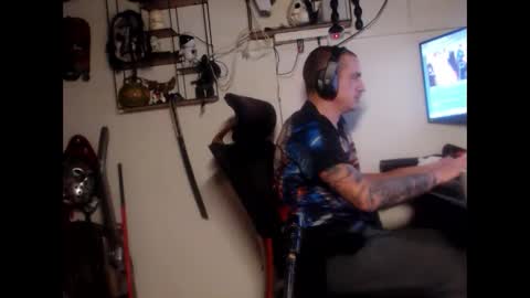 Snapshot of hotkinkytat chatting on 01.28.25 hotkinkytat online show from 01.28.25