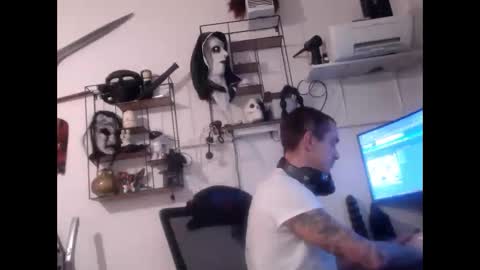 Snapshot of hotkinkytat chatting on 02.18.25 hotkinkytat online show from 02.18.25