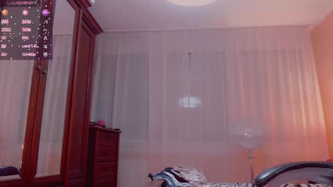 Snapshot of hotkittysquirt chatting on 06.10.26 Angela online show from 06.10.26