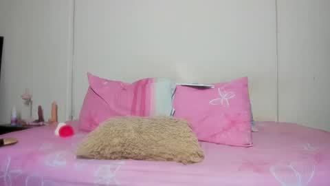 Snapshot of hotkrystel chatting on 02.15.25 Krystel online show from 02.15.25