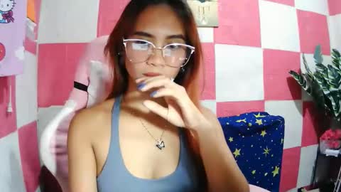 Snapshot of hotmama11211999 chatting on 10.17.25 zia online show from 10.17.25