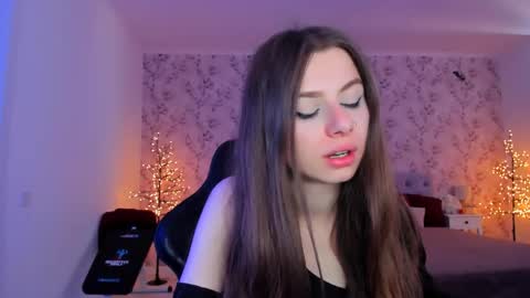 hotmolly_ online show from 05.06.26