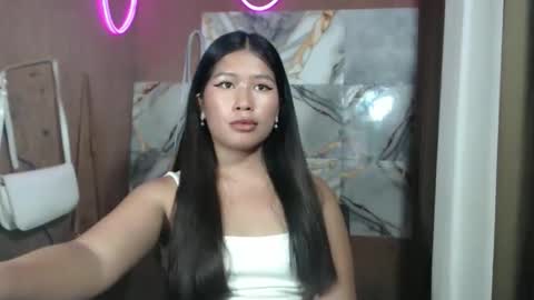 Snapshot of hotmorena_finger chatting on 05.15.26 Analiza online show from 05.15.26