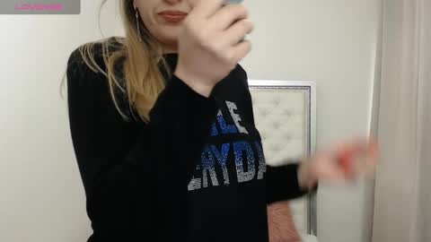 Snapshot of hott_eryka chatting on 01.15.25 Eryka online show from 01.15.25