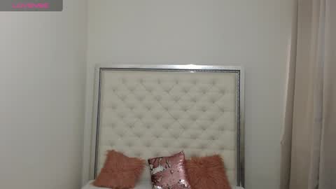 Snapshot of hott_eryka chatting on 01.16.25 Eryka online show from 01.16.25