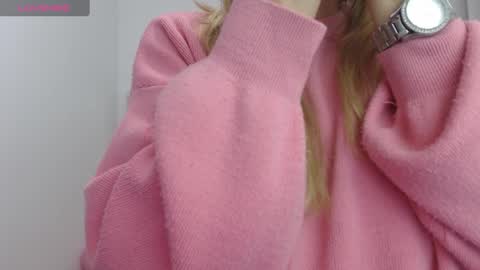 Snapshot of hott_eryka chatting on 02.16.25 Eryka online show from 02.16.25